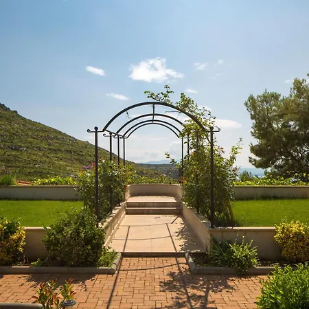 בית נופש Isolated Five Star Luxury With Private Pool פרגומט