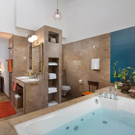בית נופש Isolated Five Star Luxury With Private Pool פרגומט