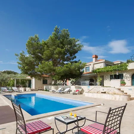 Isolated Five Star Luxury With Private Pool Nyaraló Prgomet