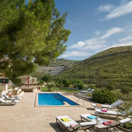 Isolated Five Star Luxury With Private Pool * Prgomet