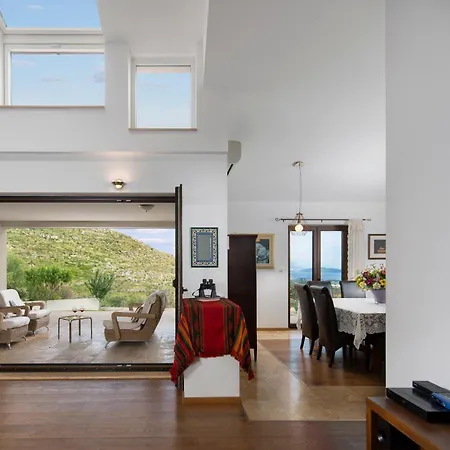 Nyaraló Isolated Five Star Luxury With Private Pool *