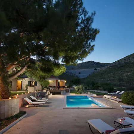 Isolated Five Star Luxury With Private Pool Nyaraló