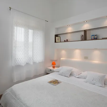 Vakantiehuis Isolated Five Star Luxury With Private Pool Prgomet