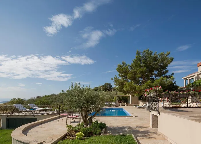 Isolated Five Star Luxury With Private Pool *