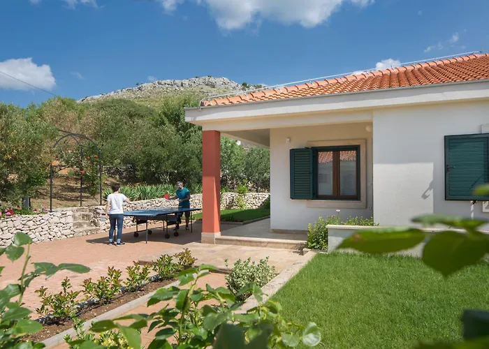 Isolated Five Star Luxury With Private Pool Prgomet