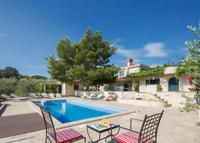 Isolated Five Star Luxury With Private Pool Сasa de vacaciones Prgomet