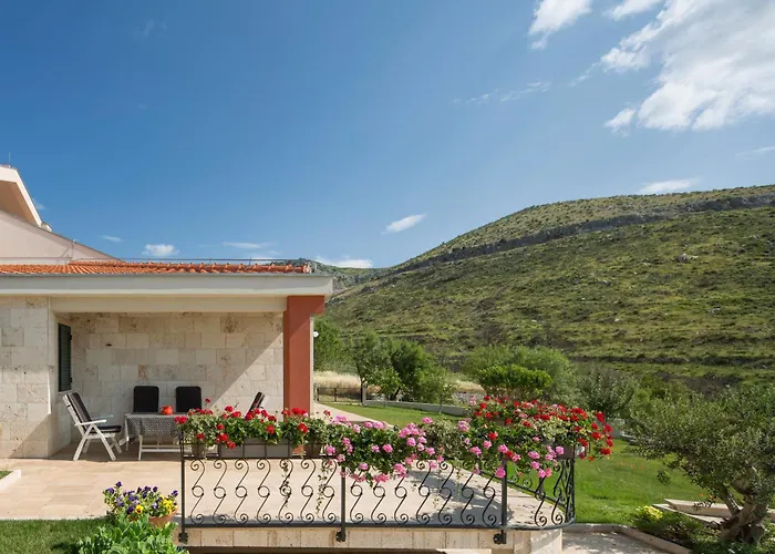 Isolated Five Star Luxury With Private Pool Prgomet
