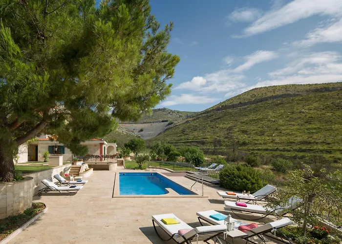 Isolated Five Star Luxury With Private Pool * Prgomet